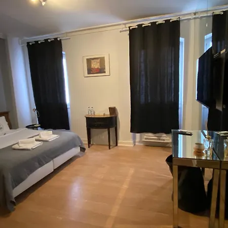 Lapa 82 Bed & Breakfast 4*